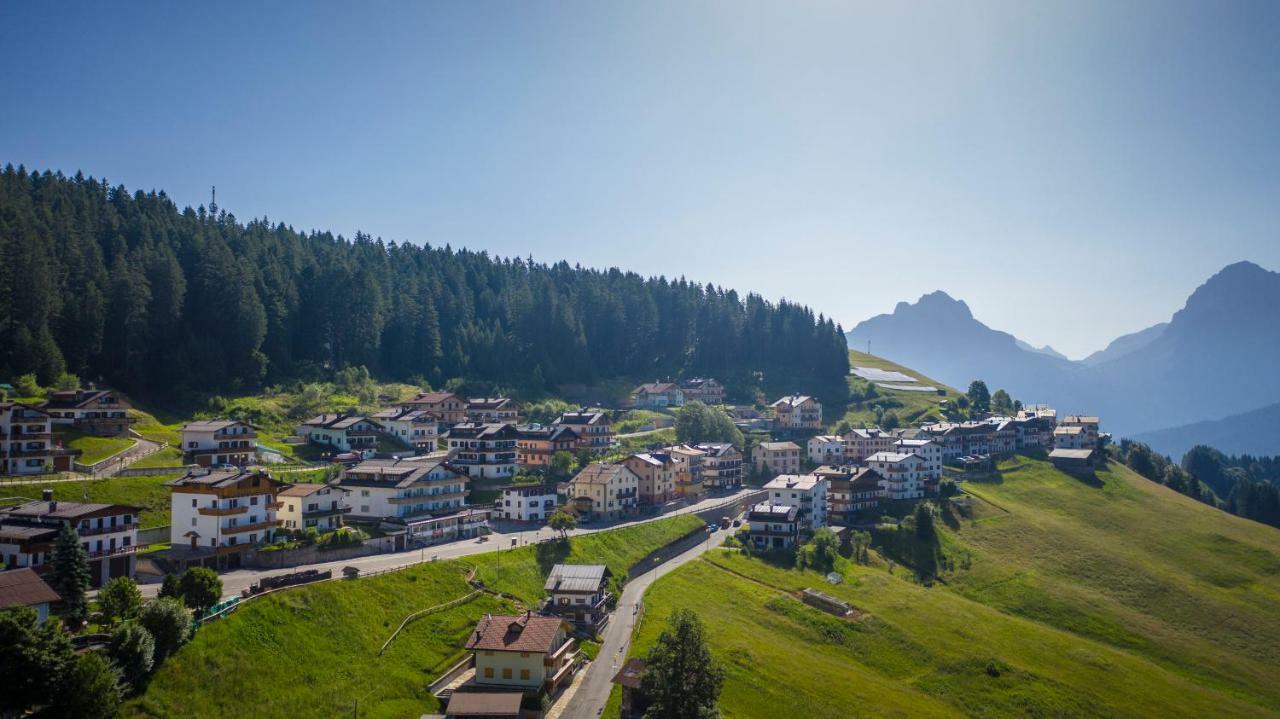 Hotel Tre Pini Danta Exterior photo
